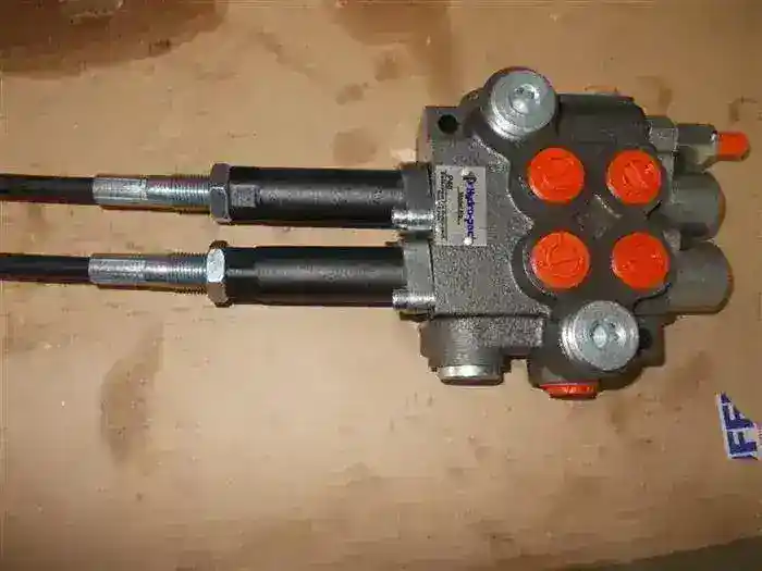 Distribuitor incarcator frontal cu cabluri de 1,5 metri