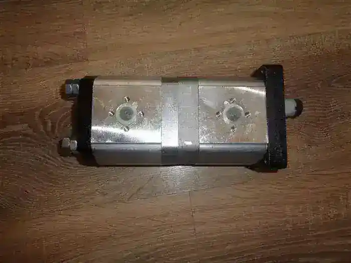 Pompa hidraulica dubla sens de rotatie stanga 22 cc